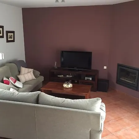 Casa Unifamiliar Con Piscina. *