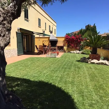 Casa Unifamiliar Con Piscina.